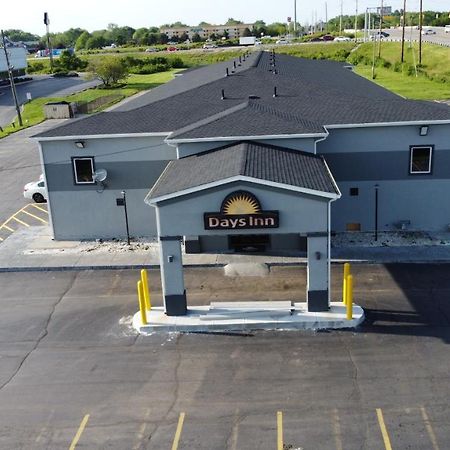 Days Inn By Wyndham Indianapolis East Post Road Екстер'єр фото