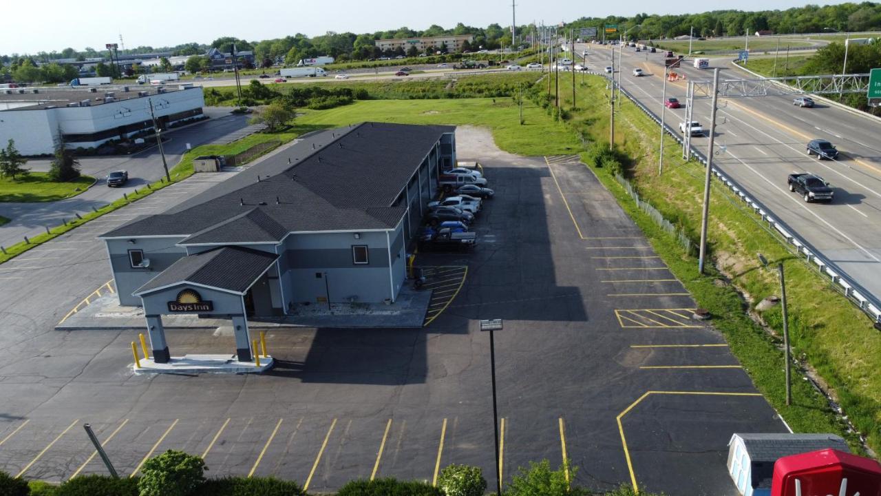 Days Inn By Wyndham Indianapolis East Post Road Екстер'єр фото