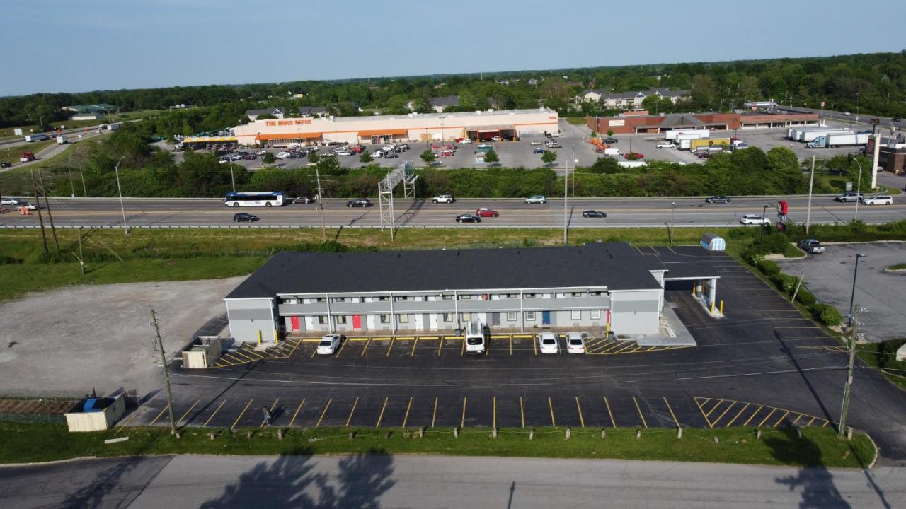 Days Inn By Wyndham Indianapolis East Post Road Екстер'єр фото