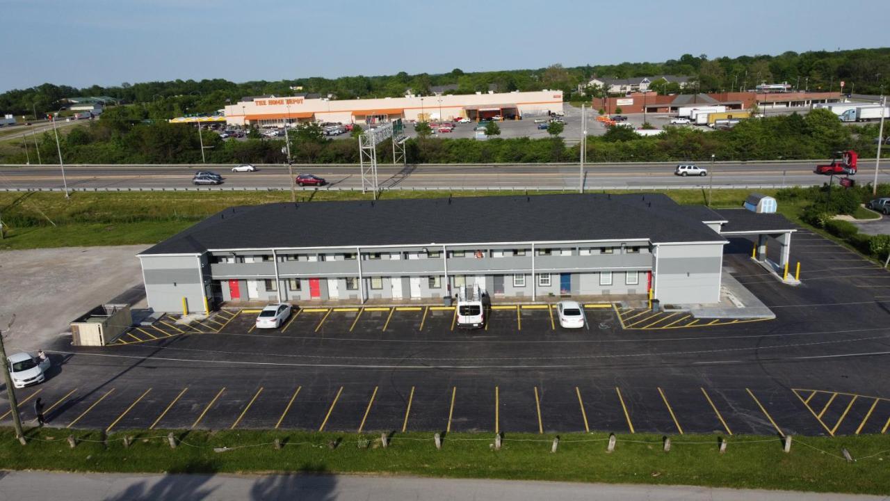Days Inn By Wyndham Indianapolis East Post Road Екстер'єр фото