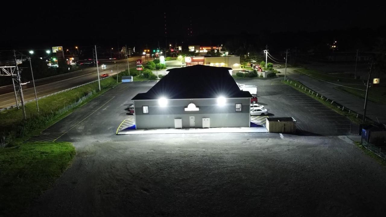 Days Inn By Wyndham Indianapolis East Post Road Екстер'єр фото