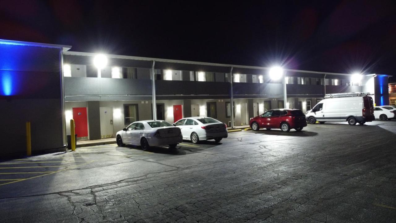 Days Inn By Wyndham Indianapolis East Post Road Екстер'єр фото