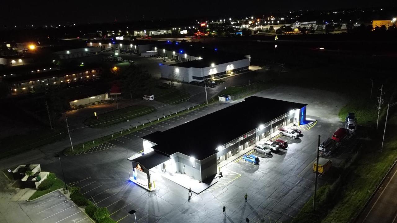 Days Inn By Wyndham Indianapolis East Post Road Екстер'єр фото