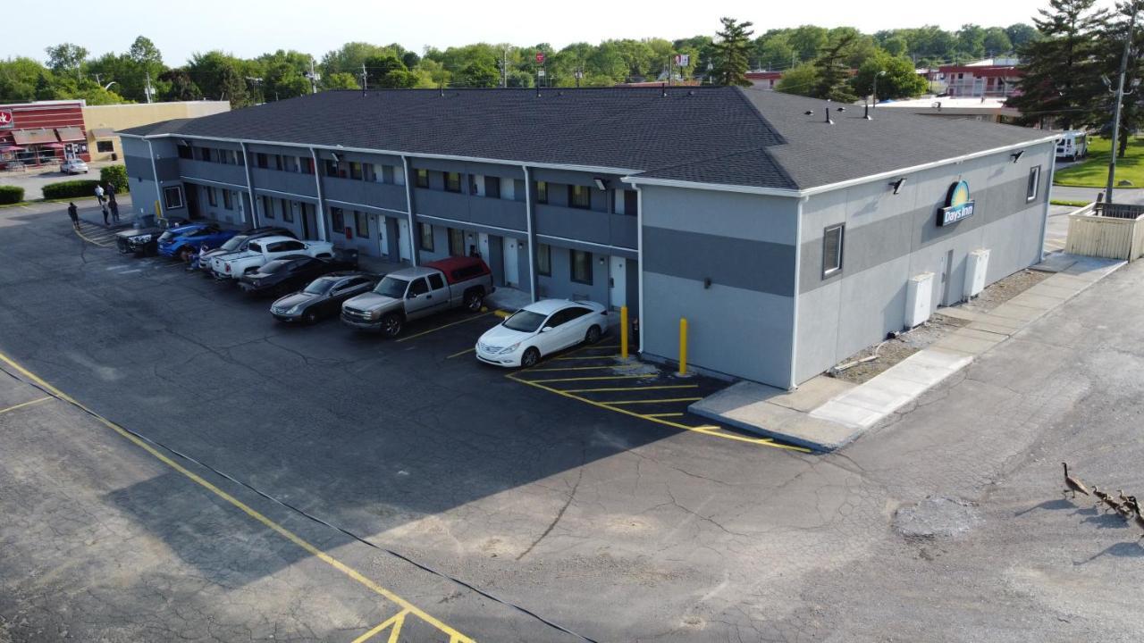 Days Inn By Wyndham Indianapolis East Post Road Екстер'єр фото