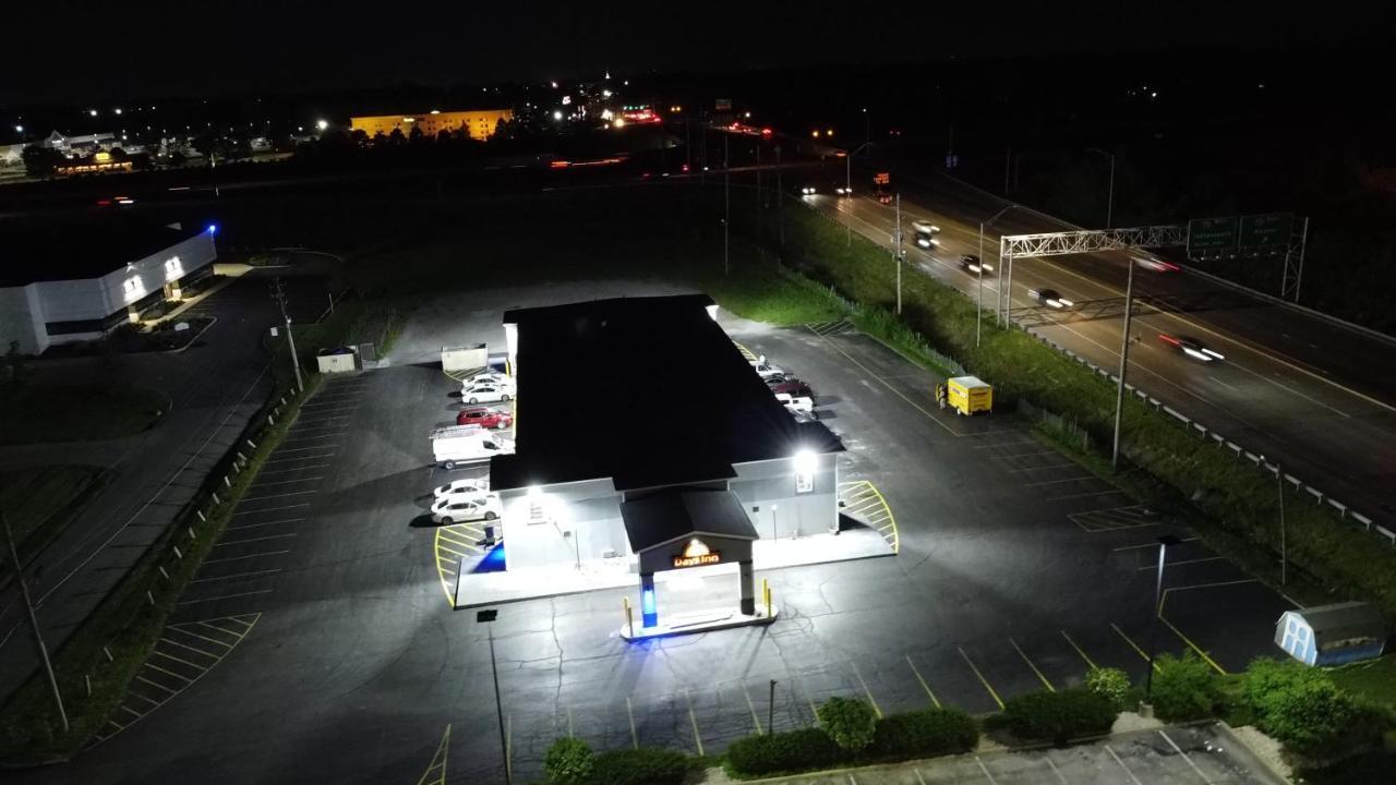 Days Inn By Wyndham Indianapolis East Post Road Екстер'єр фото