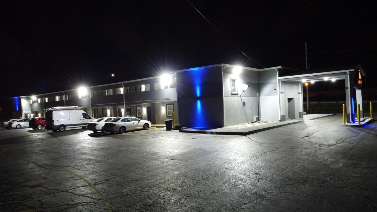 Days Inn By Wyndham Indianapolis East Post Road Екстер'єр фото
