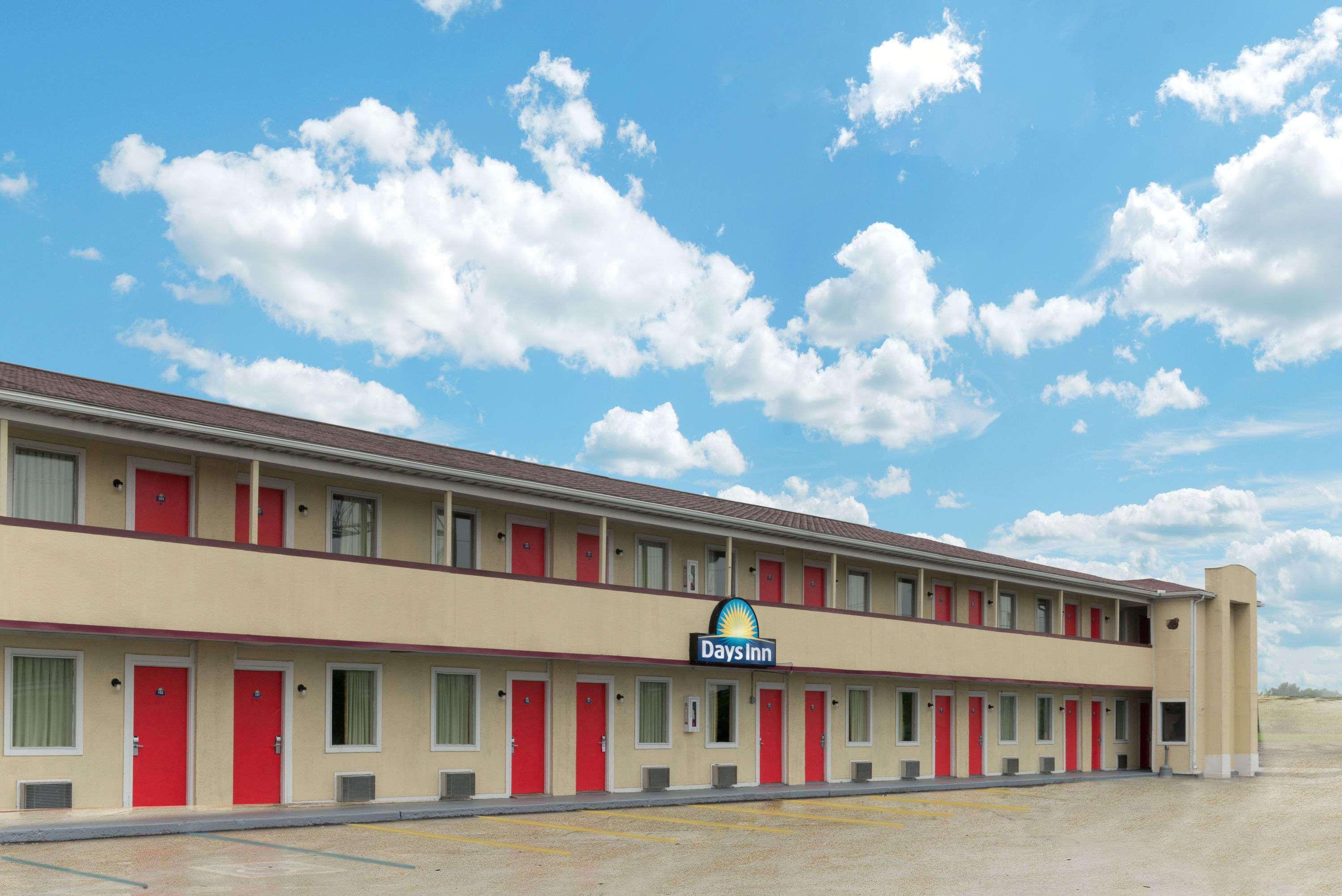 Days Inn By Wyndham Indianapolis East Post Road Екстер'єр фото