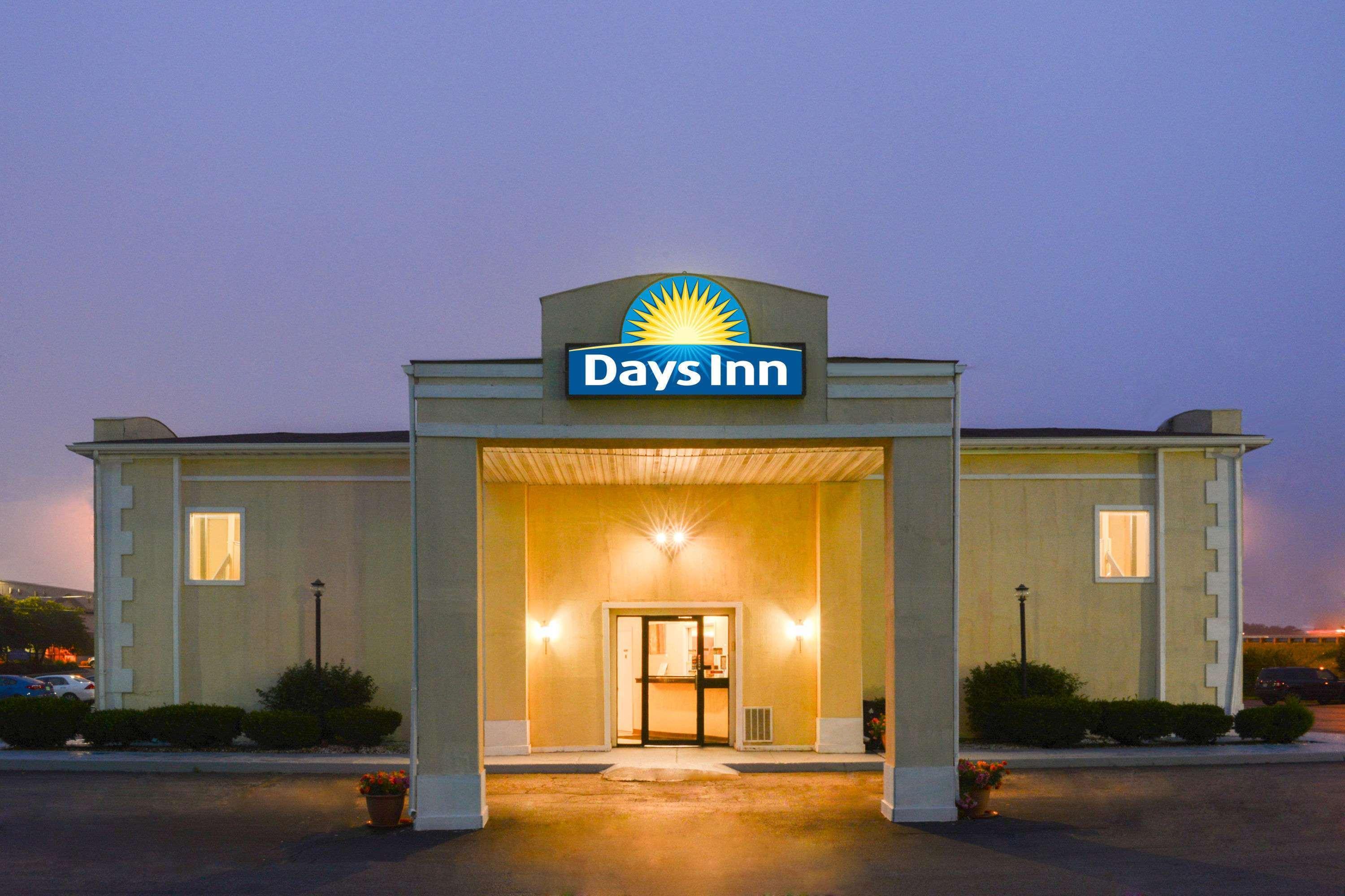 Days Inn By Wyndham Indianapolis East Post Road Екстер'єр фото