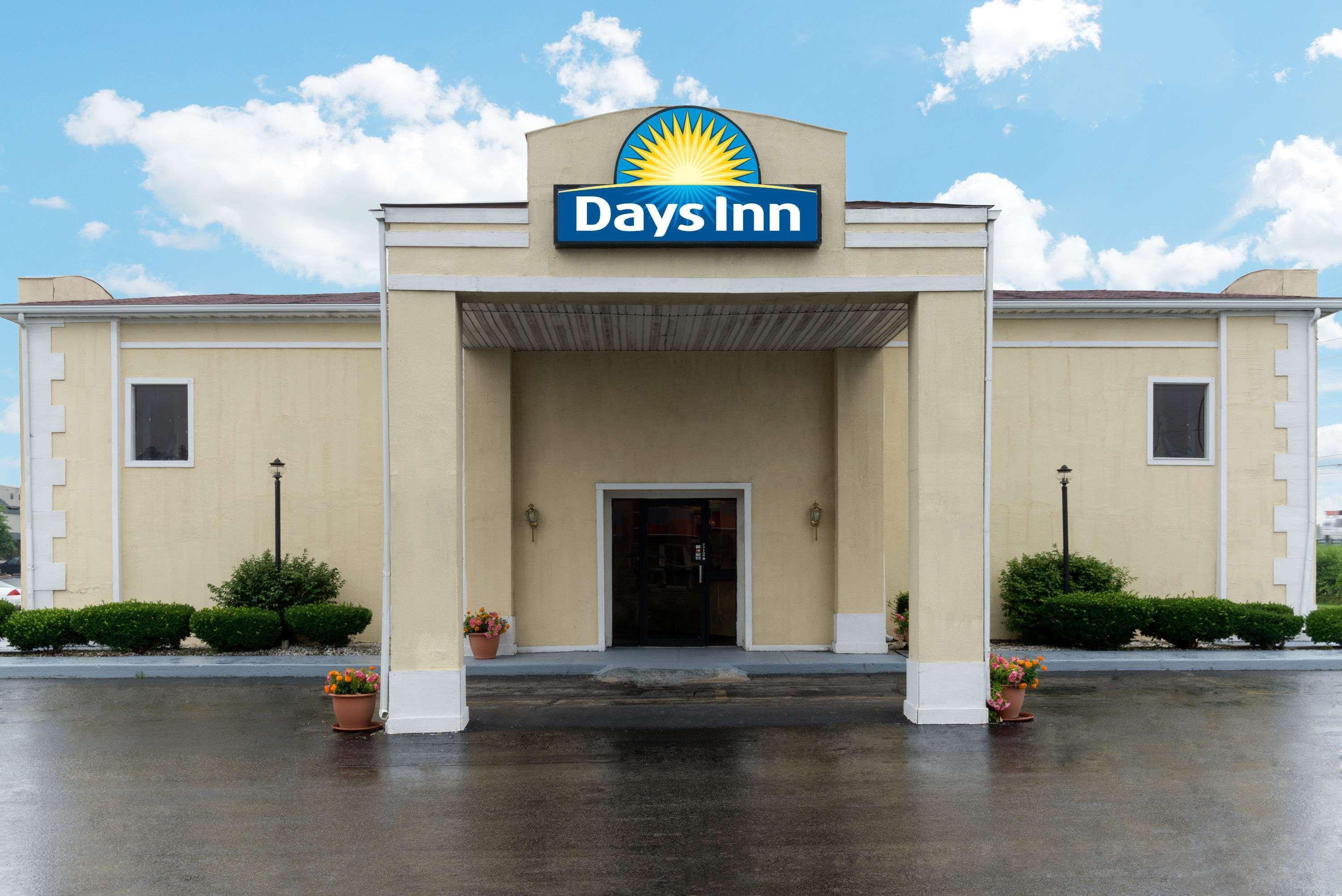 Days Inn By Wyndham Indianapolis East Post Road Екстер'єр фото