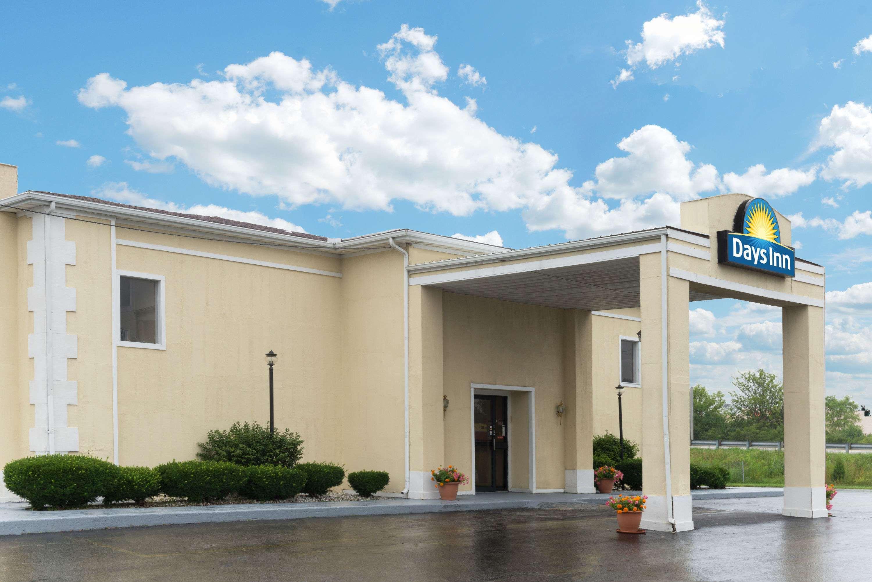 Days Inn By Wyndham Indianapolis East Post Road Екстер'єр фото