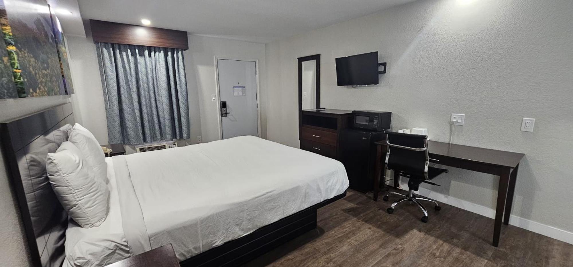 Days Inn By Wyndham Indianapolis East Post Road Екстер'єр фото