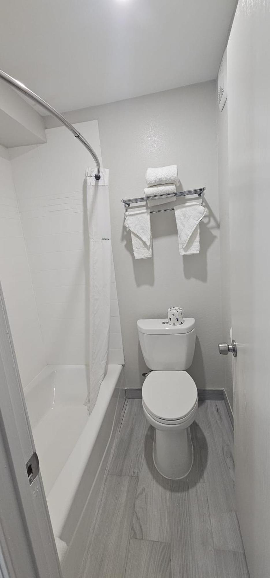 Days Inn By Wyndham Indianapolis East Post Road Екстер'єр фото