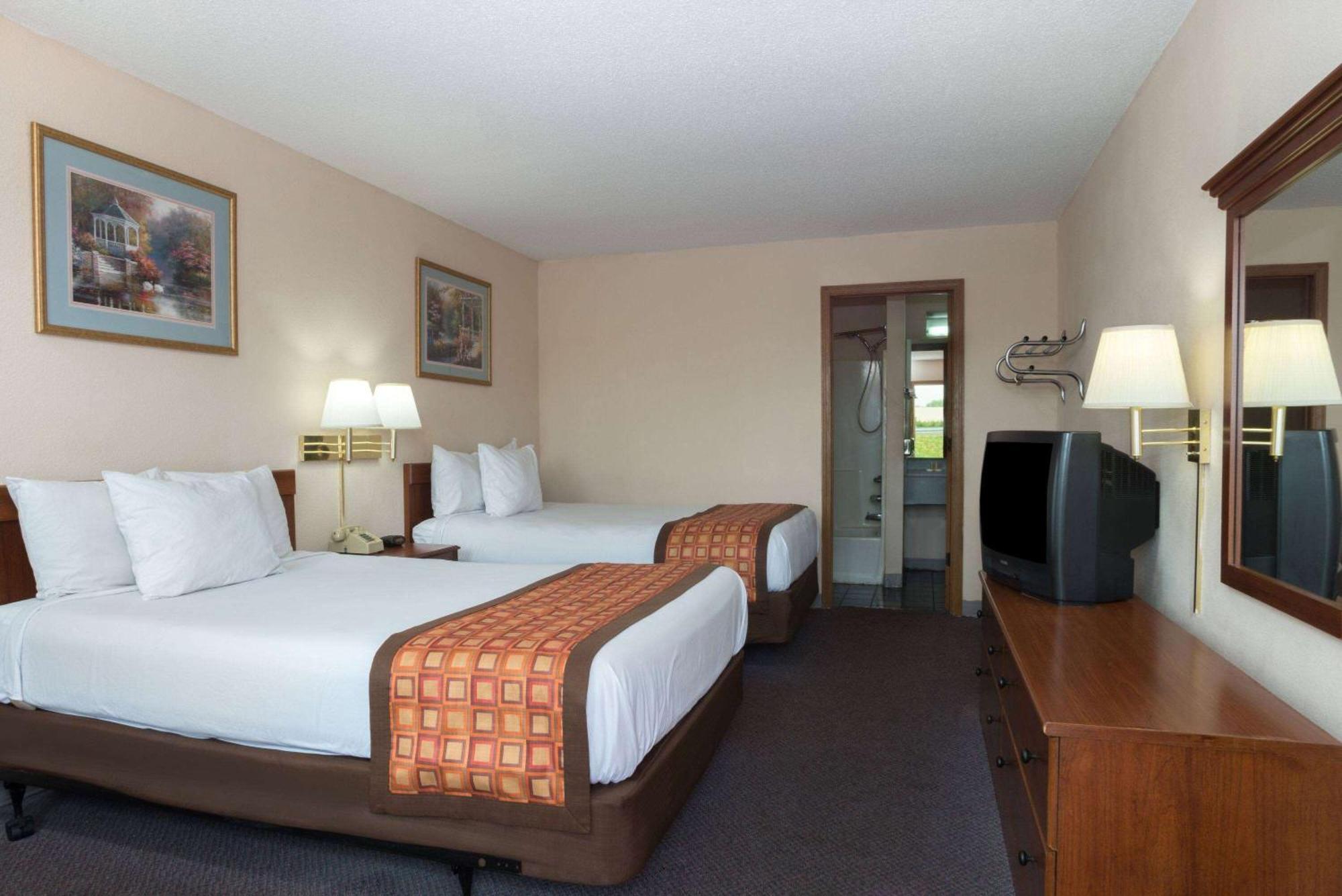 Days Inn By Wyndham Indianapolis East Post Road Екстер'єр фото